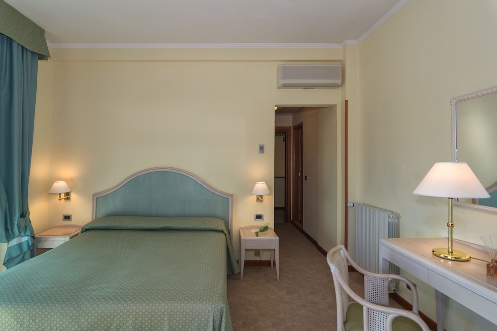 Hotel Siesta 17/66