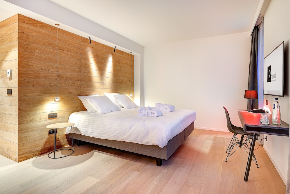 غرفة جونيور بسرير كينج، R hotel experiences 2/5