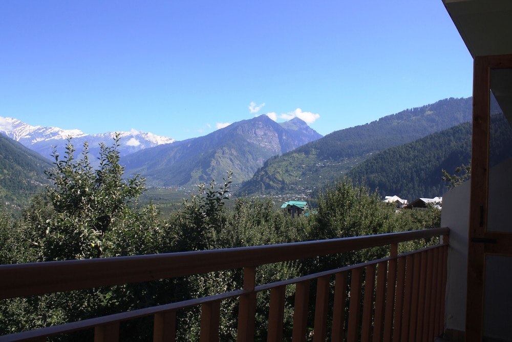 Sarthak Bed N Breakfast 13/15