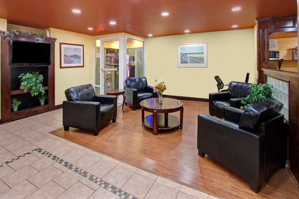 Days Inn By Wyndham Marietta-Atlanta-Delk Road 19/25