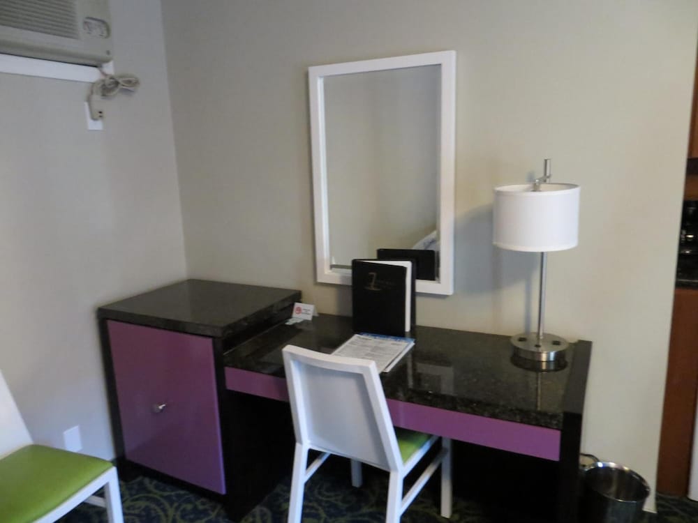 7 Springs Inn Suites 47/60