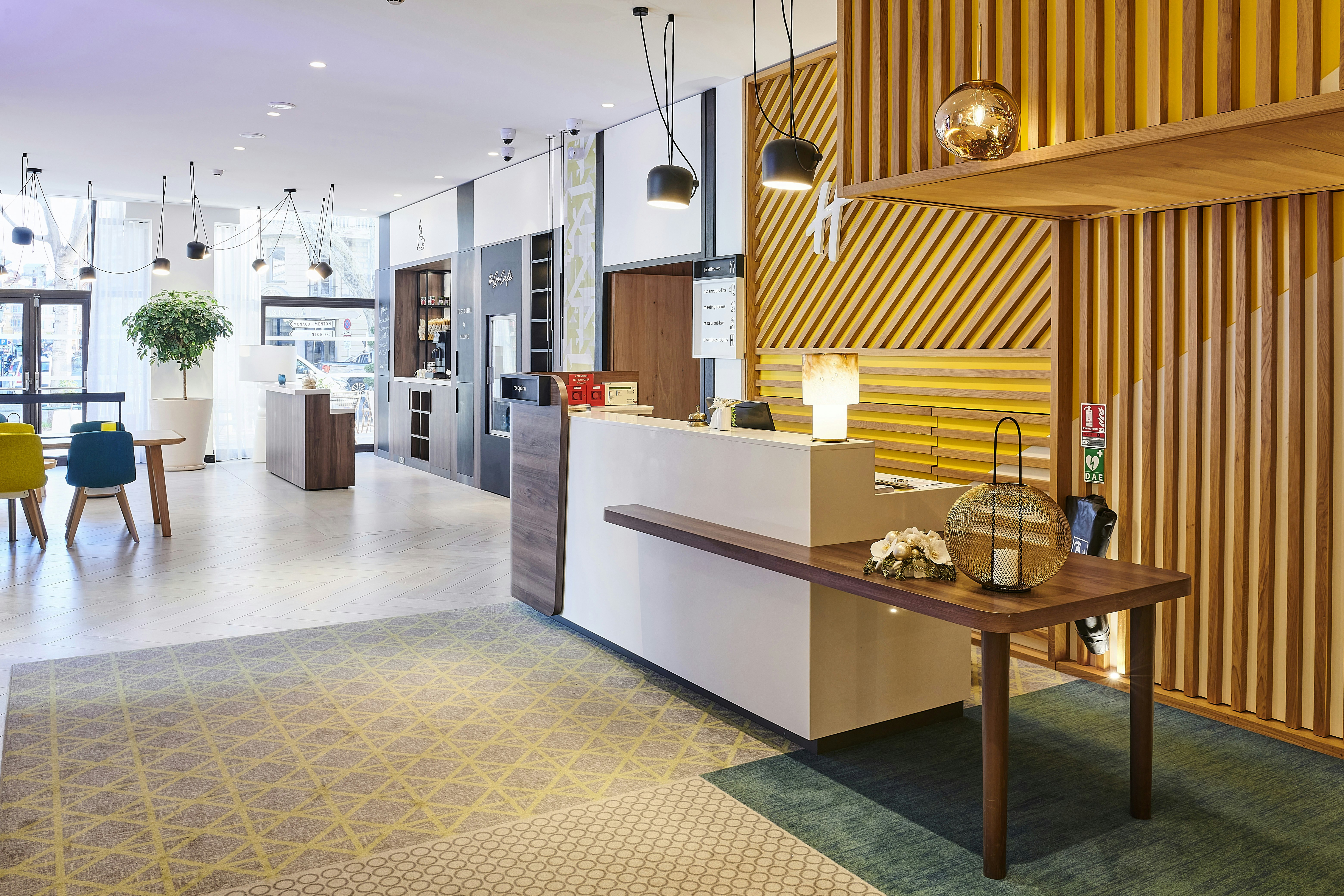 Holiday Inn Nice by IHG 8/79