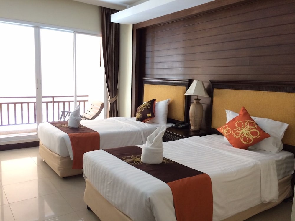 Seaside Jomtien Beach 16/50