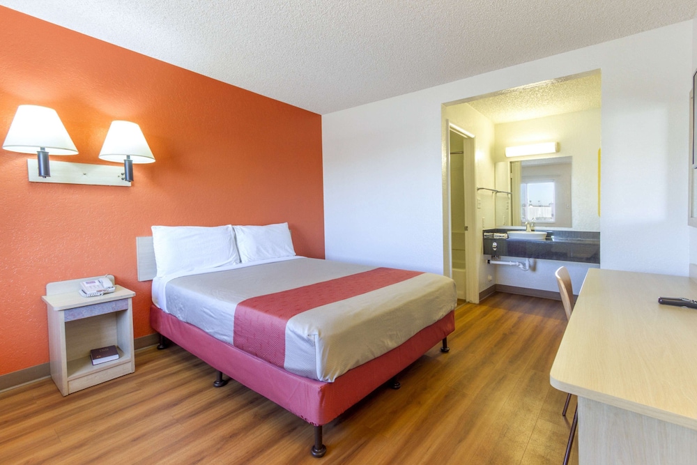 Motel6 Phoenix, AZ - Airport - 24th Street 25/39