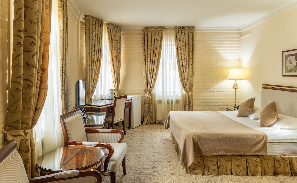 DELUXE, DOUBLE BED