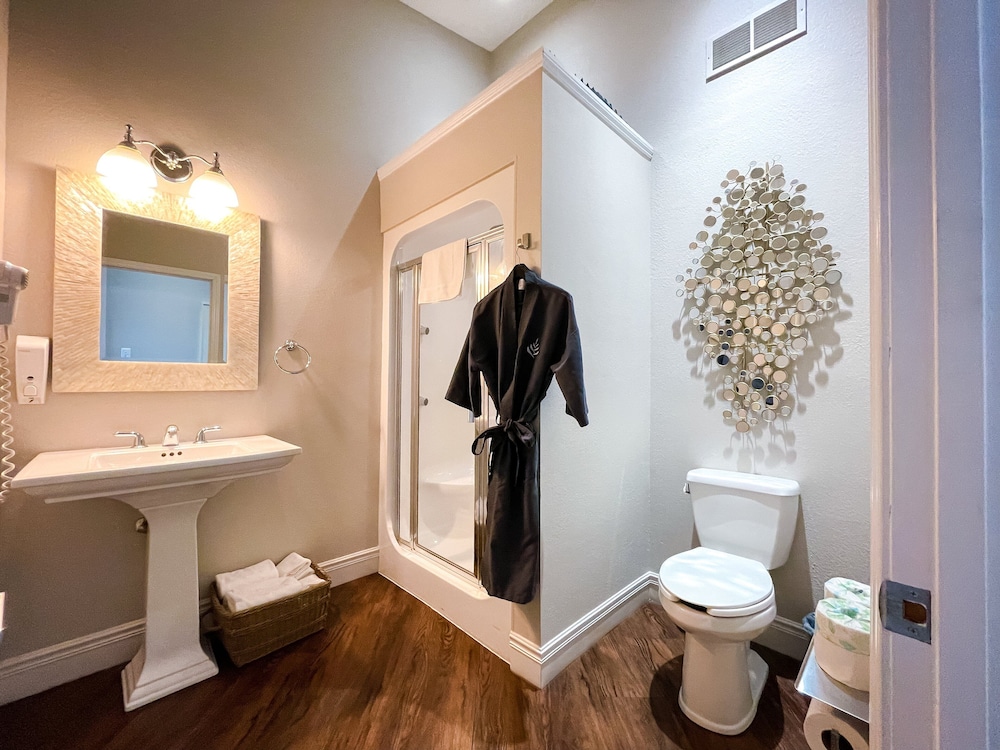 PINEMARK Inn Suites Events 50/50