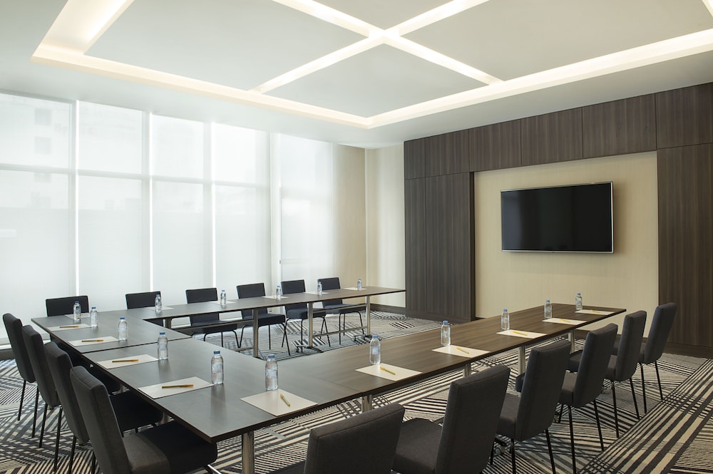 Hampton by Hilton Dubai Airport 23/25