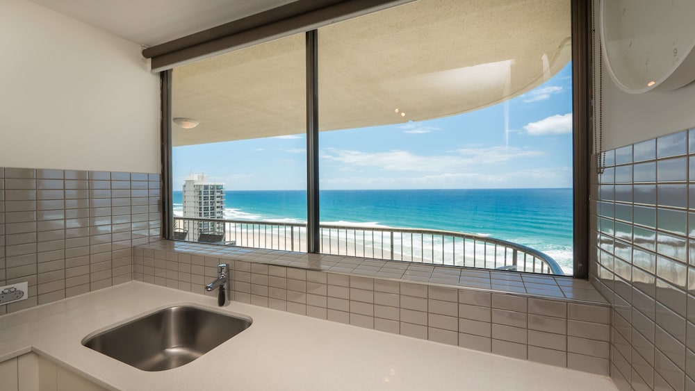 Norfolk Luxury Beachfront Apartments 41/74