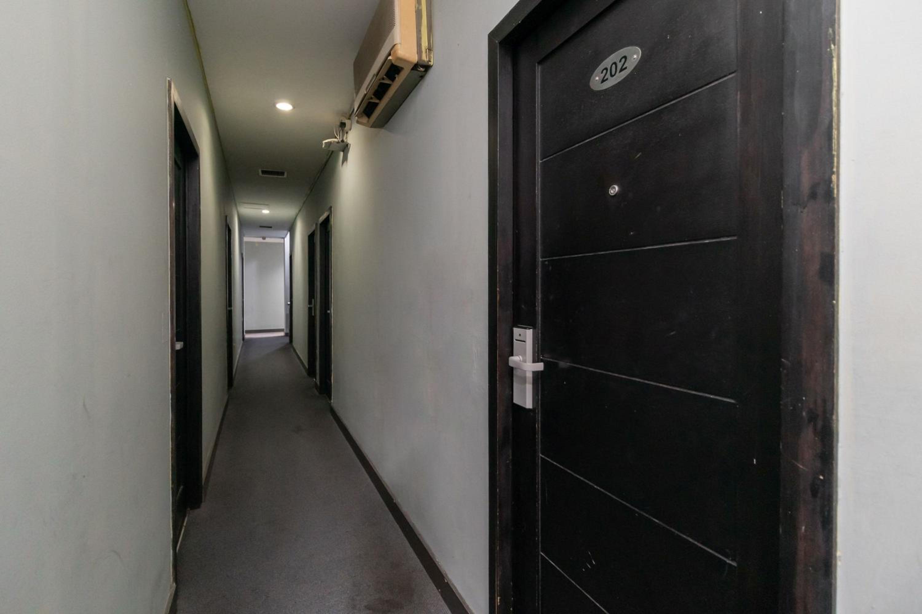 OYO 180 Hotel Mirah (Mirah Hotel) 27/55