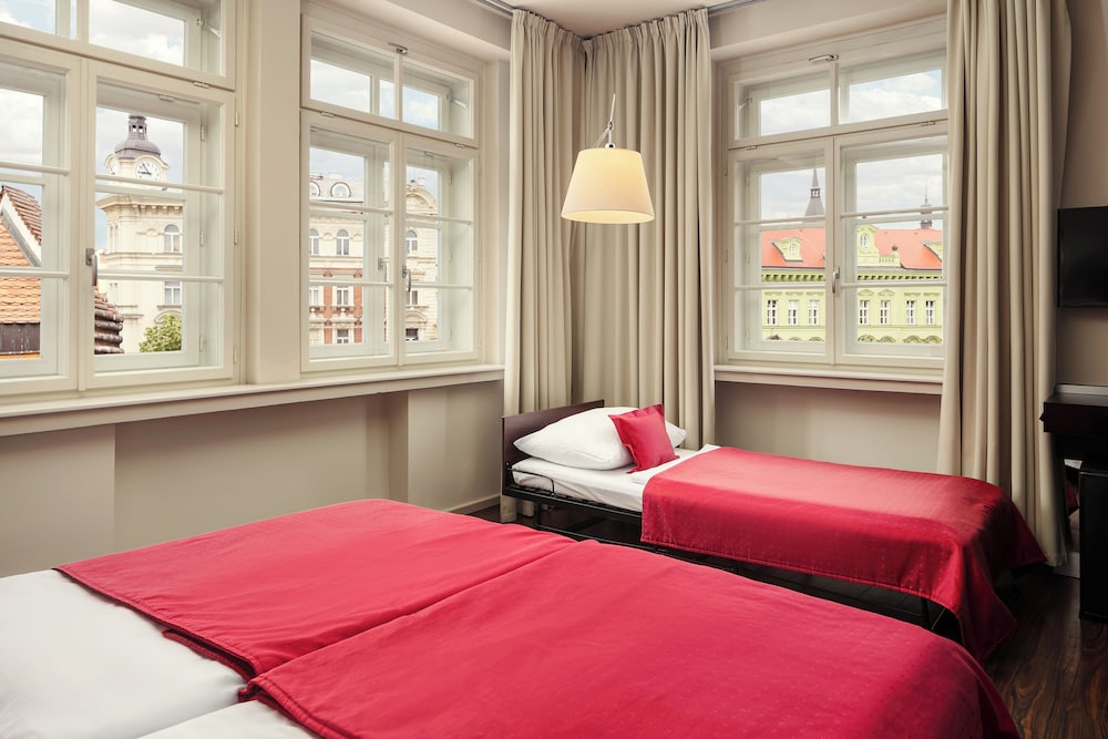Perla Hotel 4/53