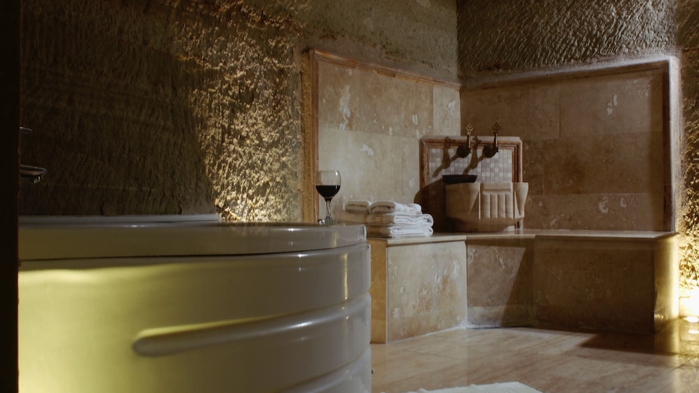 Family Cave Suites Hotel 3/50