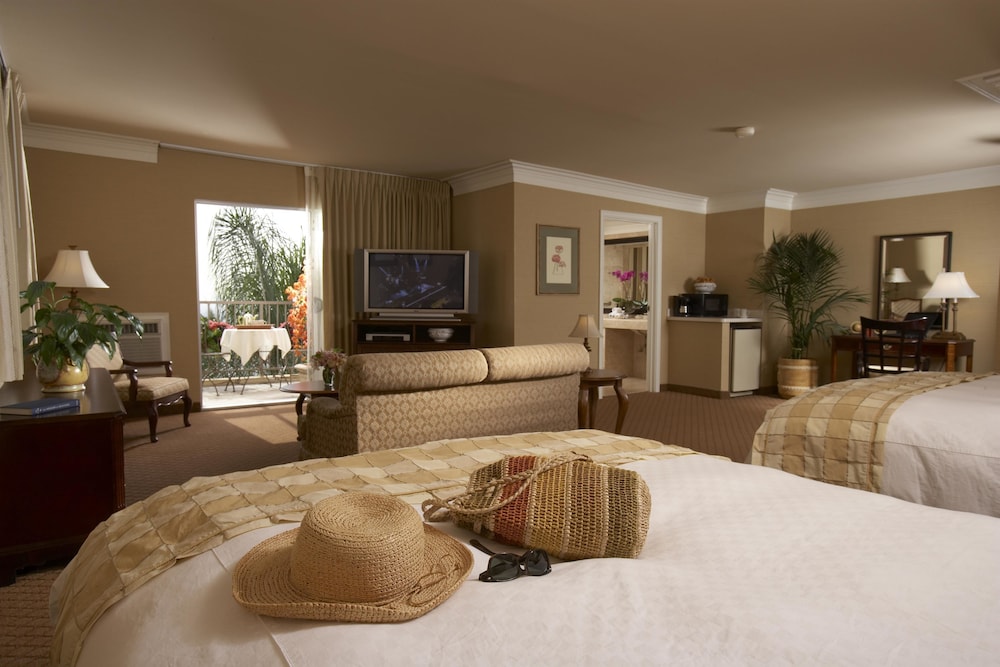 Best Western Plus Sunset Plaza Hotel 63/83