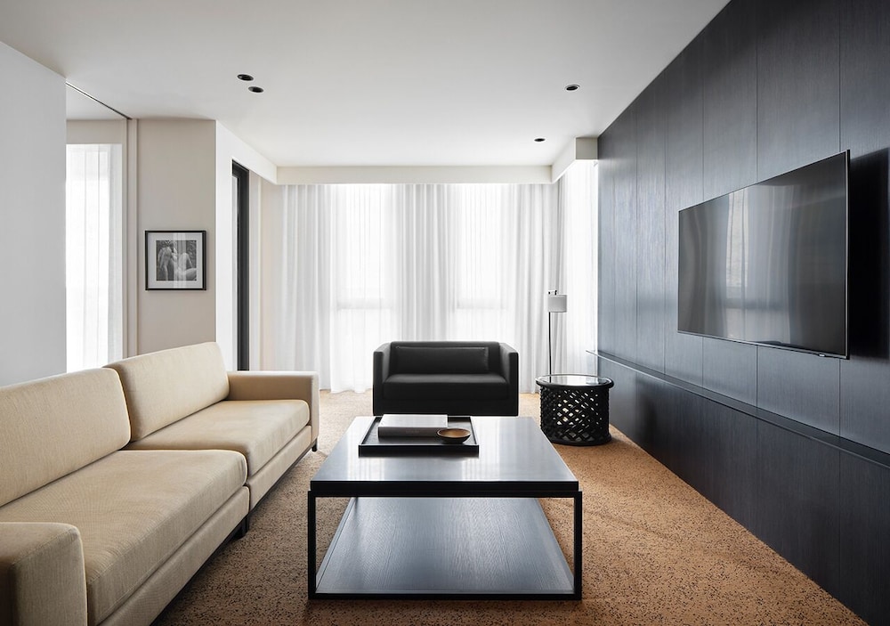 Burbury Hotel & Apartments 46/49