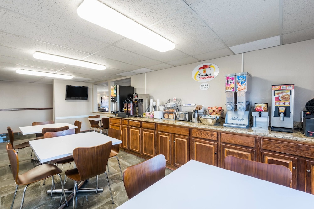 Super 8 by Wyndham Henderson North East Denver 22/26