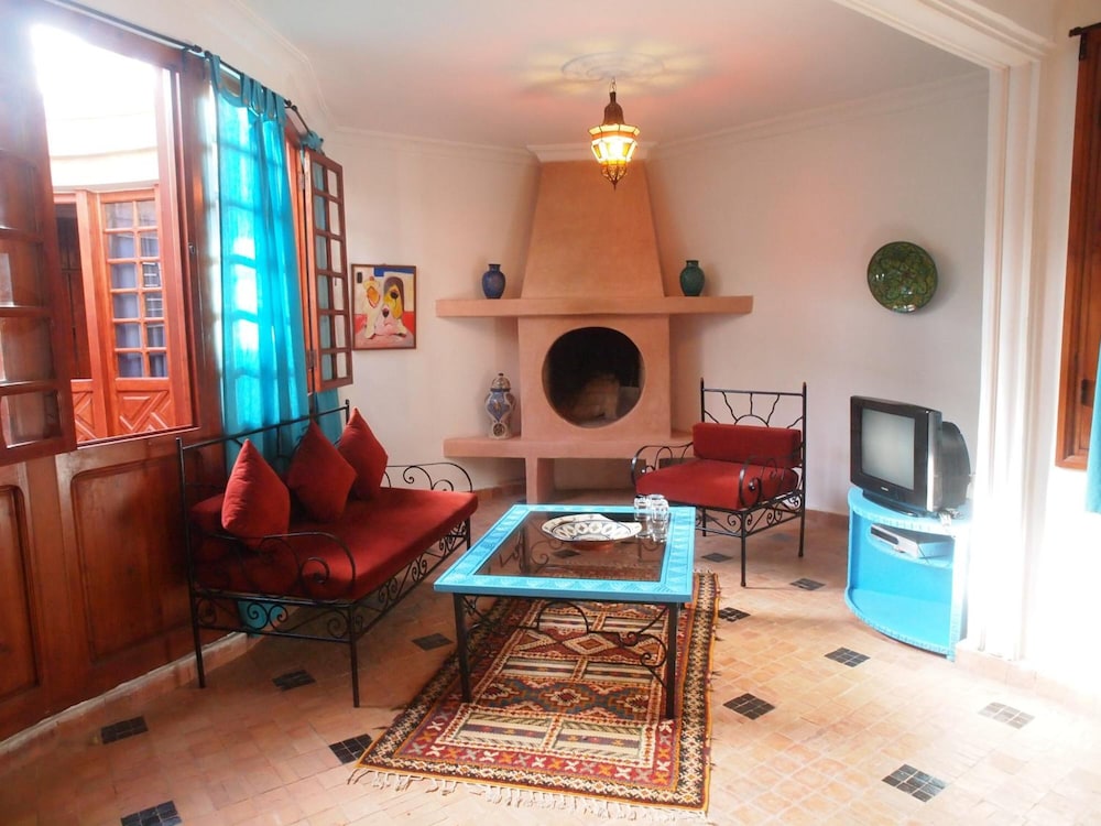 Riad Al Khansaa 39/70