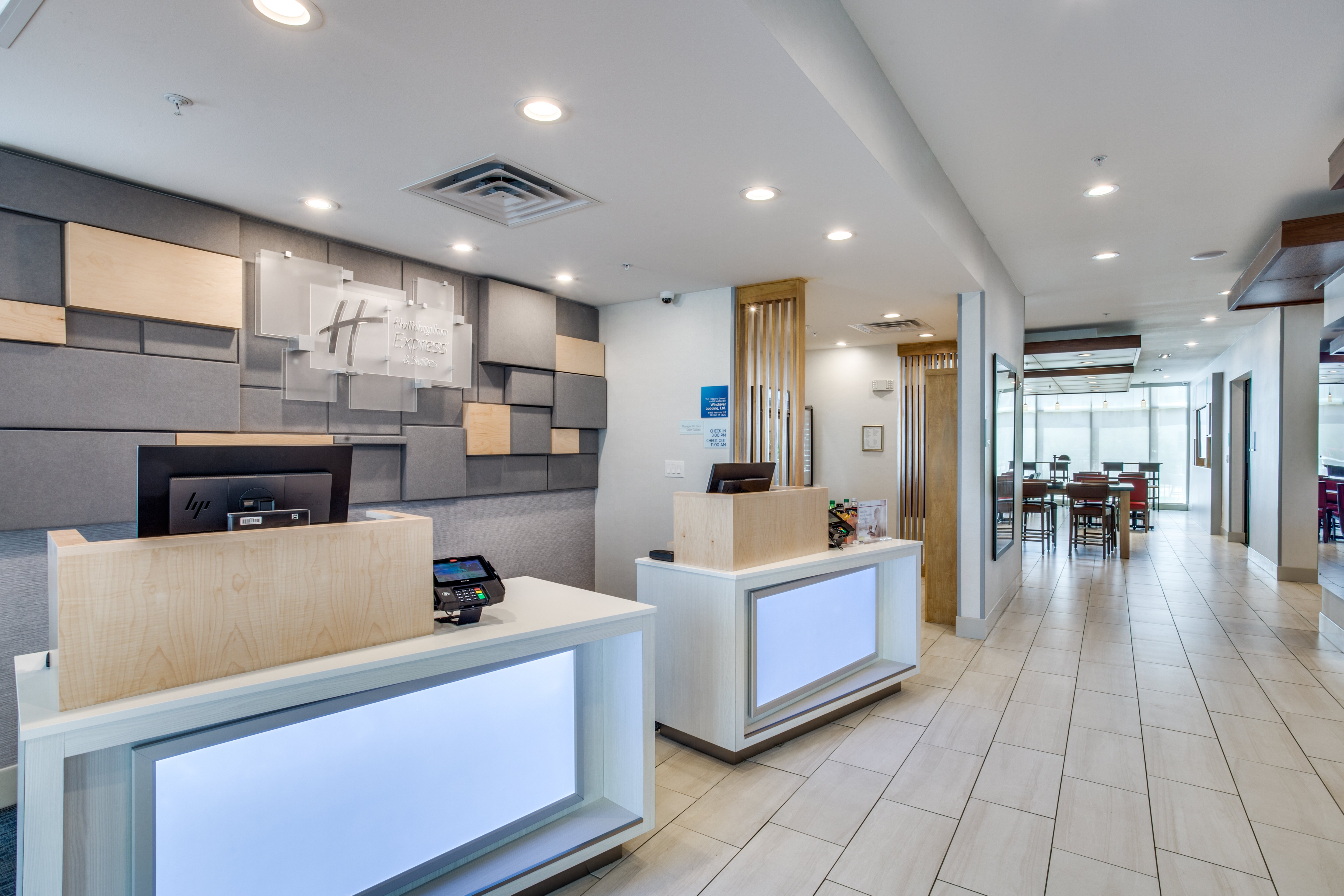 Holiday Inn Express and Suites Denton South 11/71