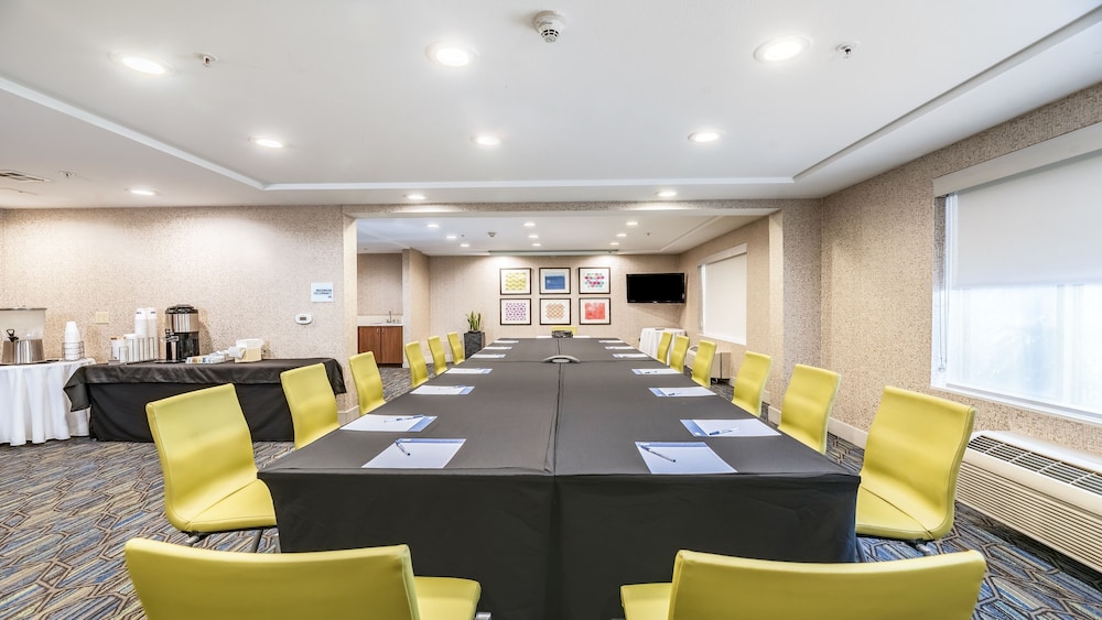 Holiday Inn Express Hotel And Suites Fremont Milpitas Central 54/69