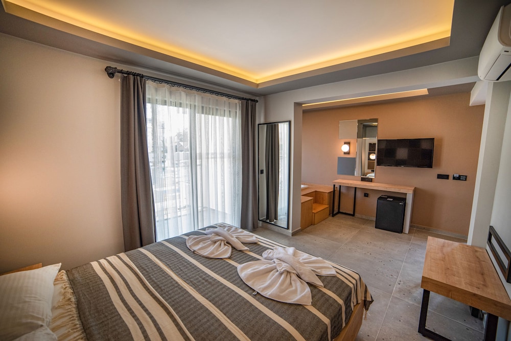 Blue Star Hotel 30/66
