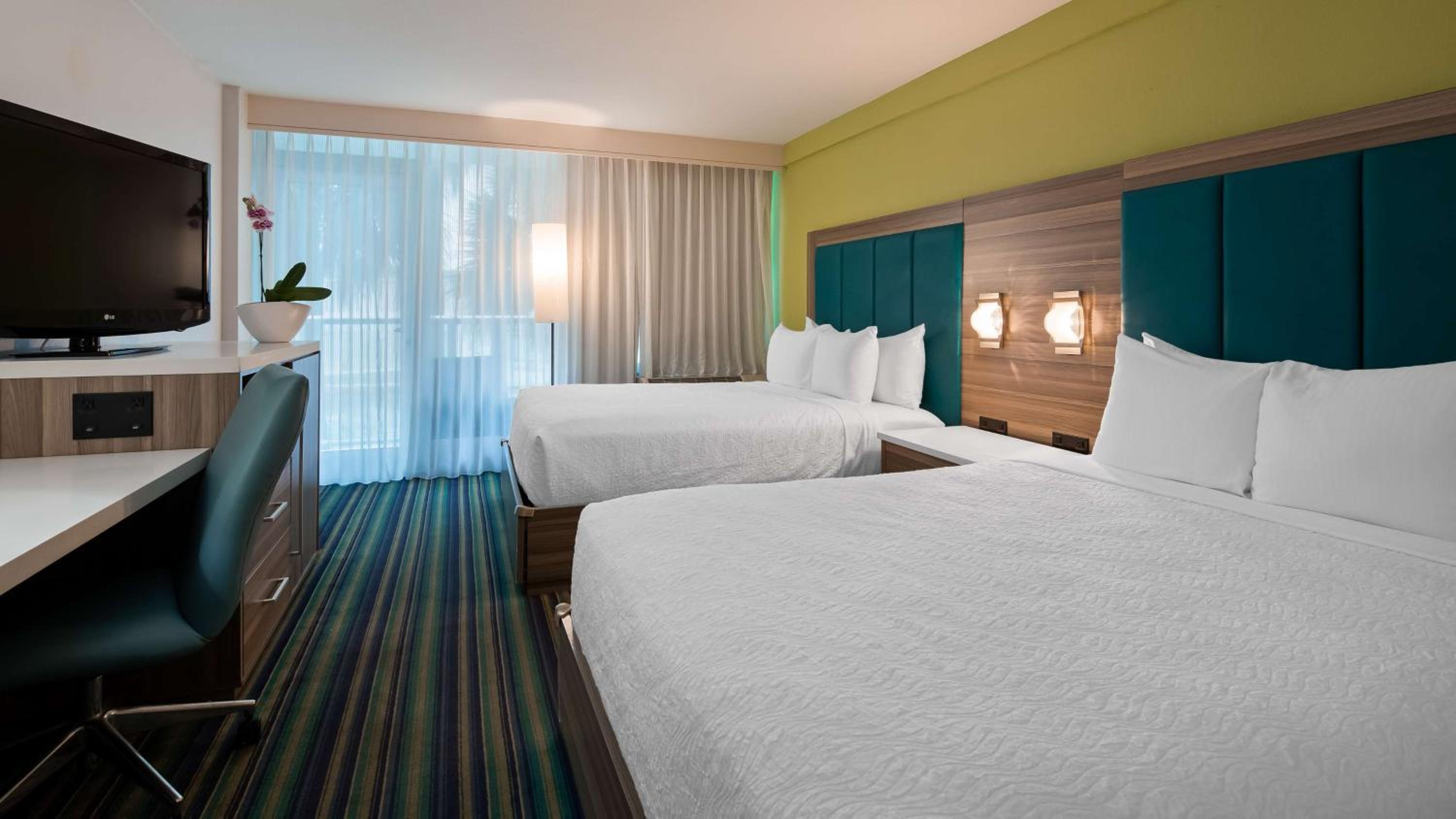 Room, 2 Queen Beds, Bathtub, Accessible