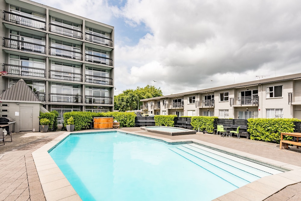 Heartland Ambassador Hotel Hamilton 10/49