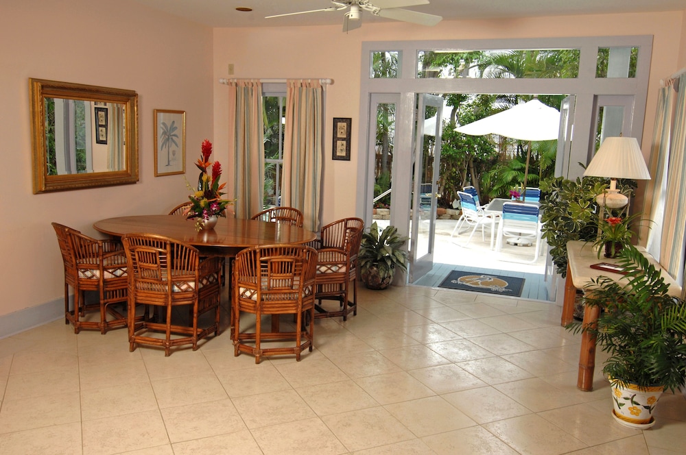 Heron House Court - Adult Only 52/65