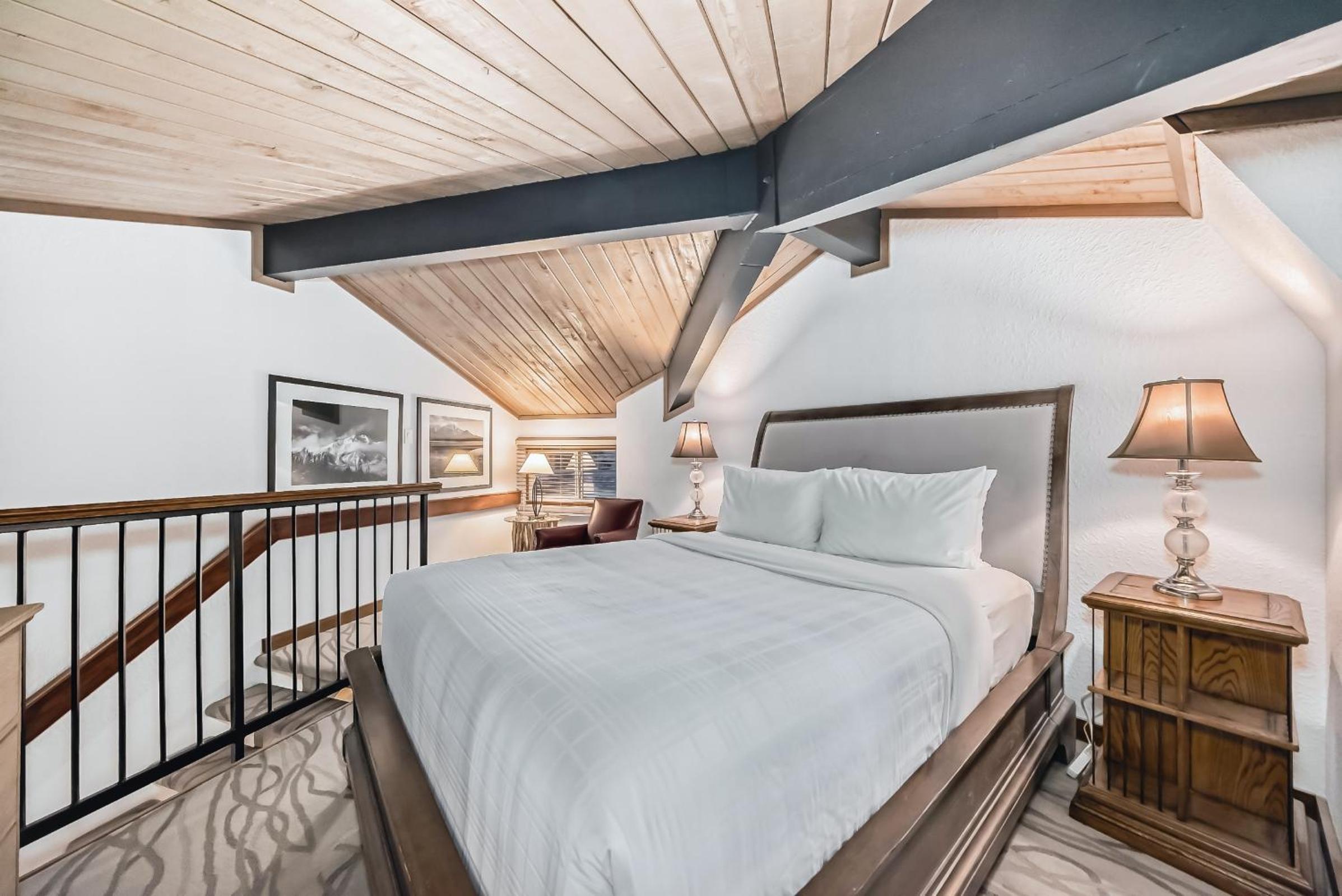 Penthouse Suite, Queen Bed