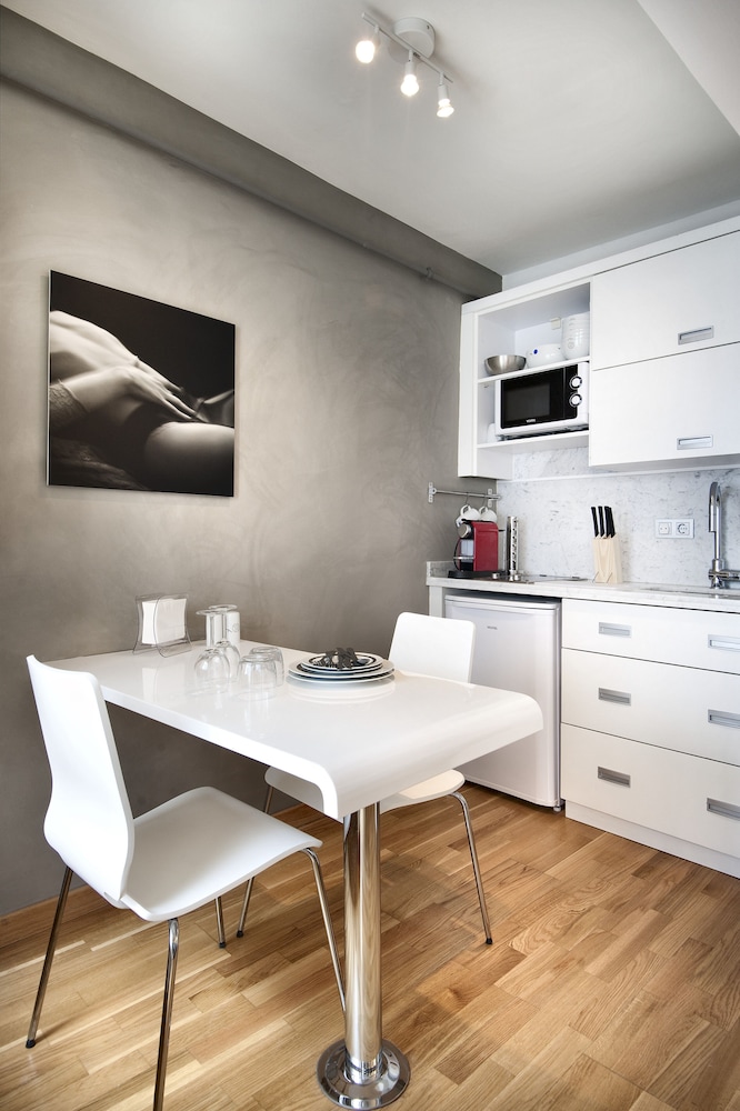 NURU ZIYA SUITES 35/82