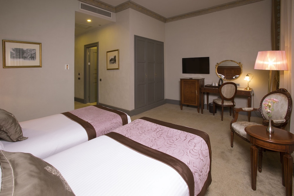 Palazzo Donizetti Istanbul, Tapestry Collection by Hilton 25/75