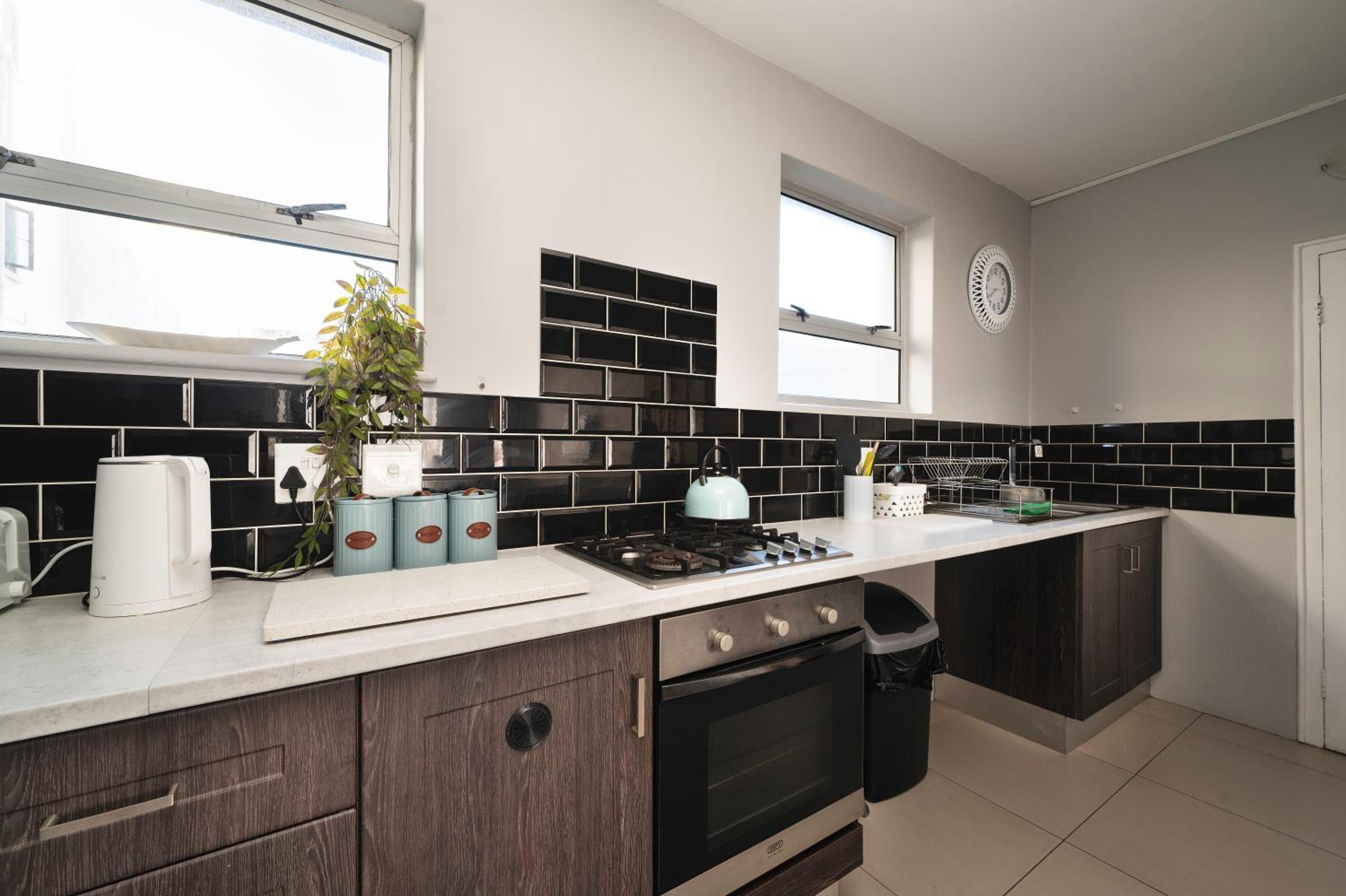Admiral S Lodge Guest House B B 83/83