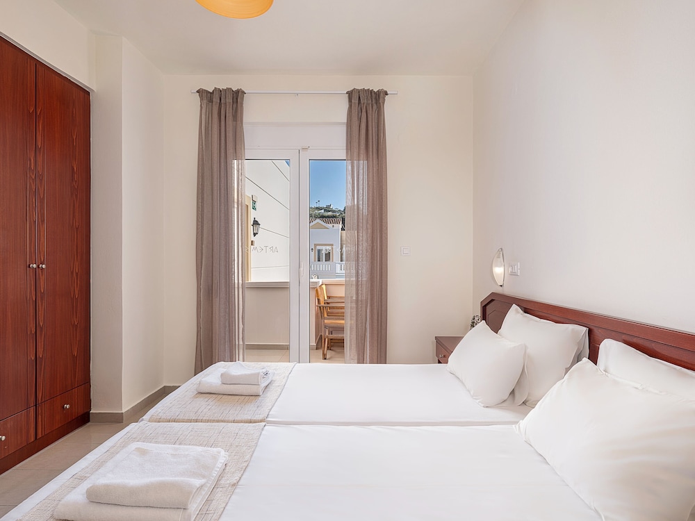 Artemis Hotel Apartments 12/50