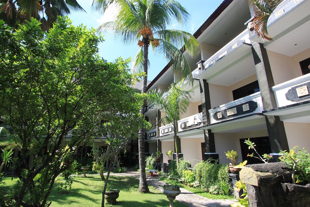Bakungs Beach Hotel 2/38