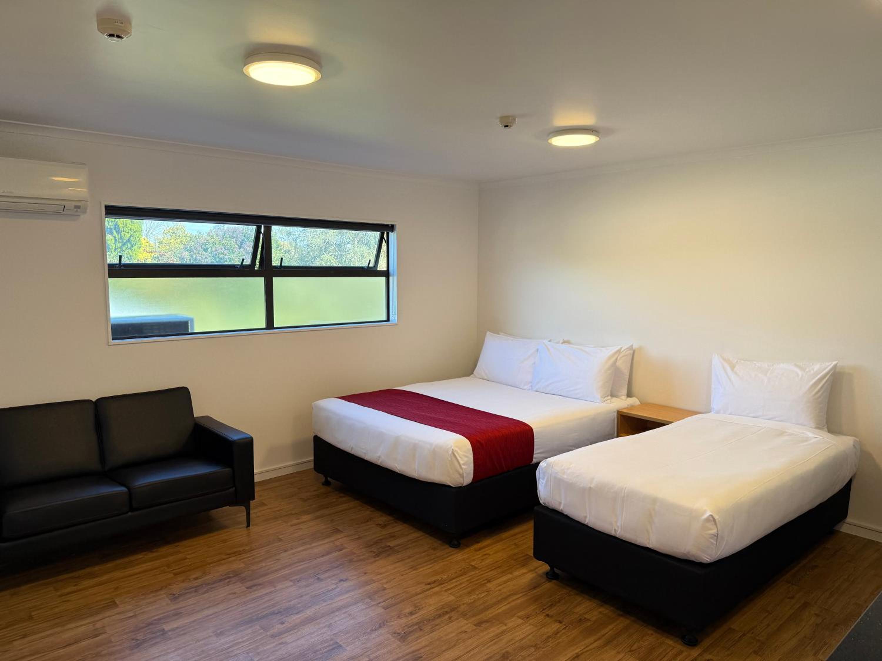 Deluxe, Queen Bed