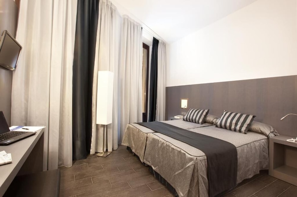 Dalia Ramblas Hotel 13/50