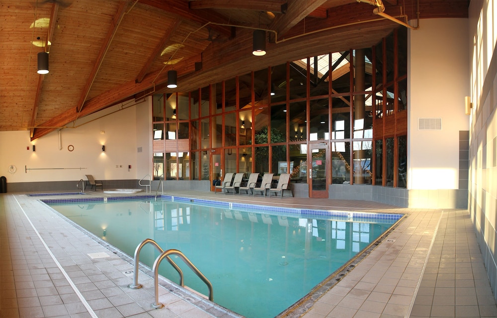 C Mon Inn Hotel Suites 33/46