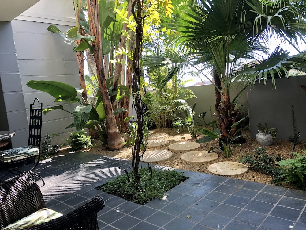 Romney Park All Suite Hotel And Spa 69/74