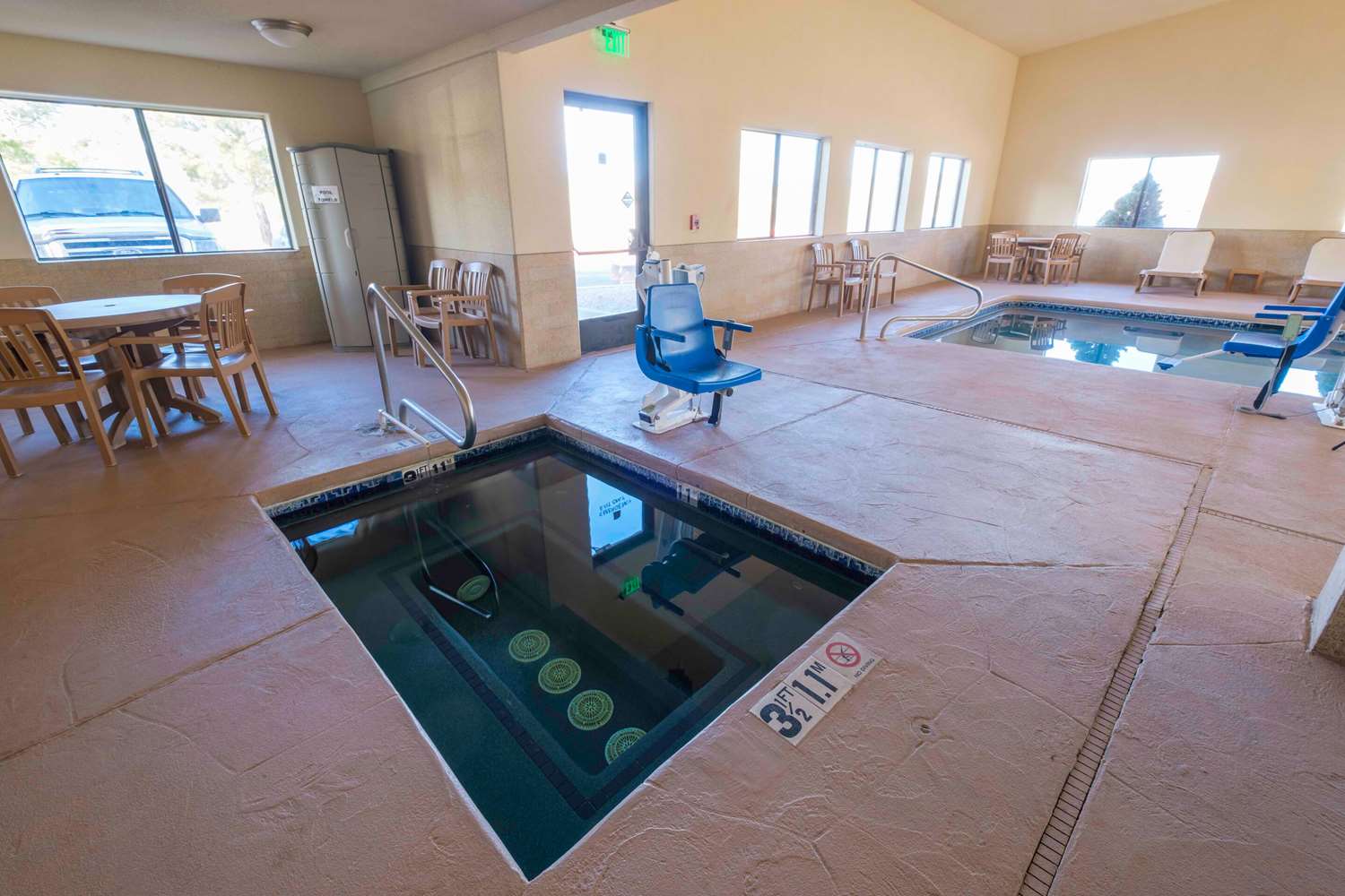swimming pool spa