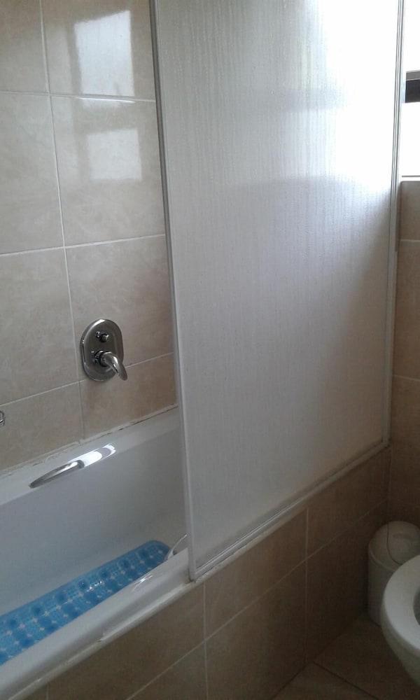 Asda Guesthouse 41/44