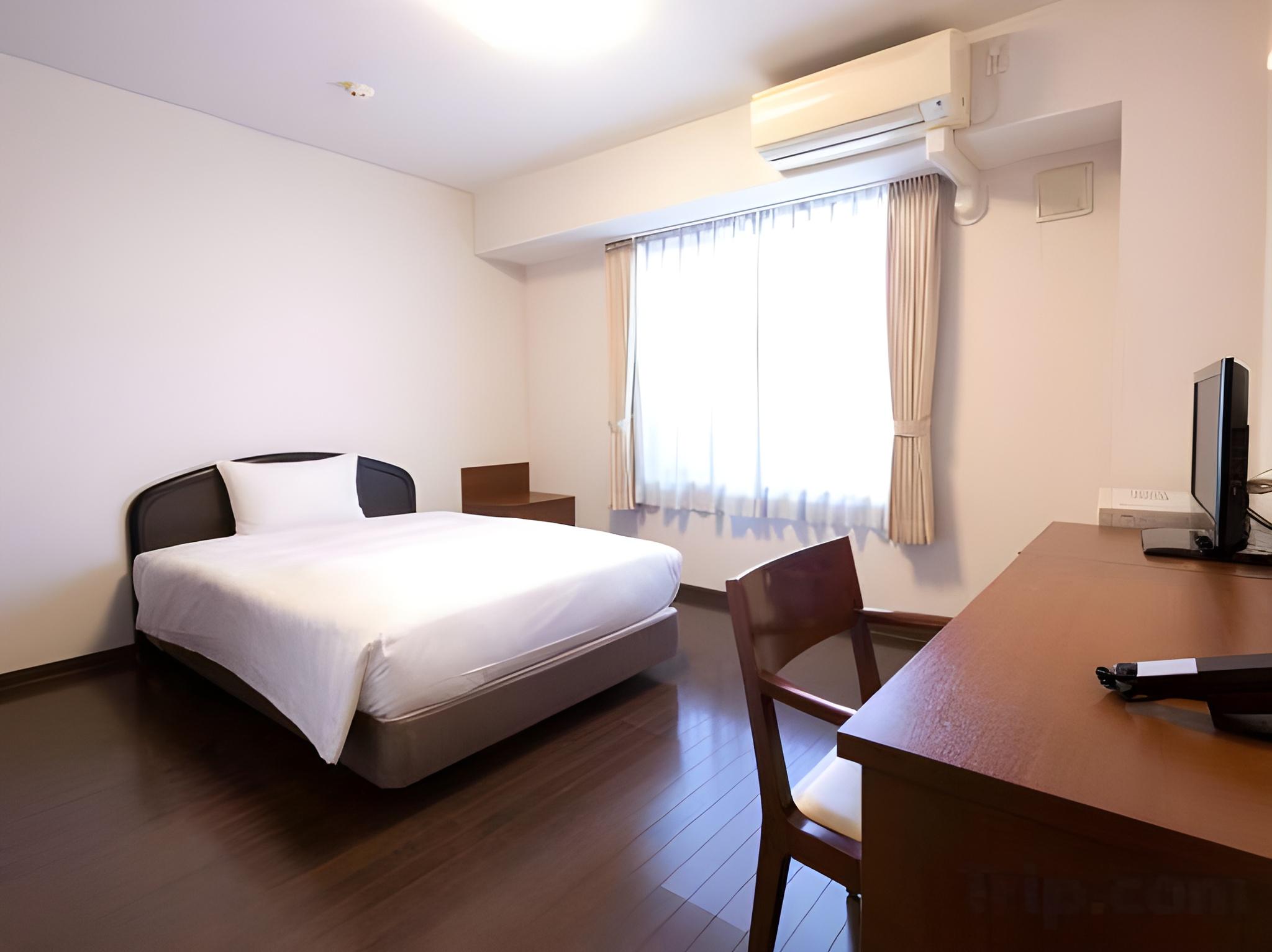 Semi Room, Single Bed, Semi Double Bed, Smoking
