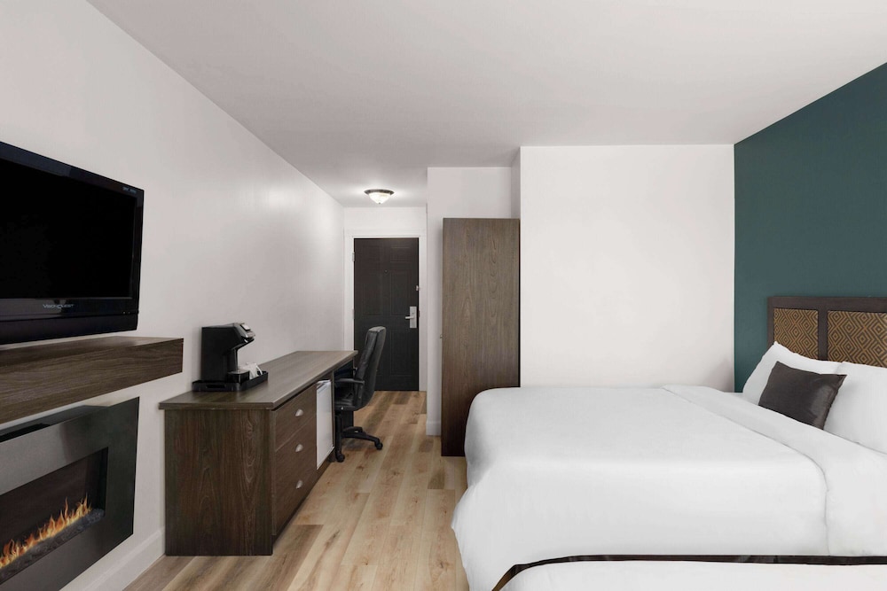 Travelodge by Wyndham Roberval 6/40