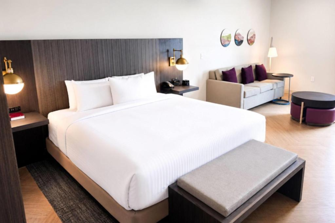 La Quinta Inn & Suites by Wyndham Mebane 11/14