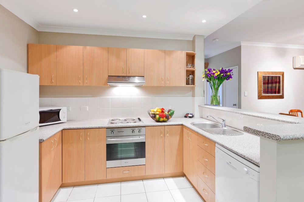 MONT CLARE BOUTIQUE APARTMENTS 19/21