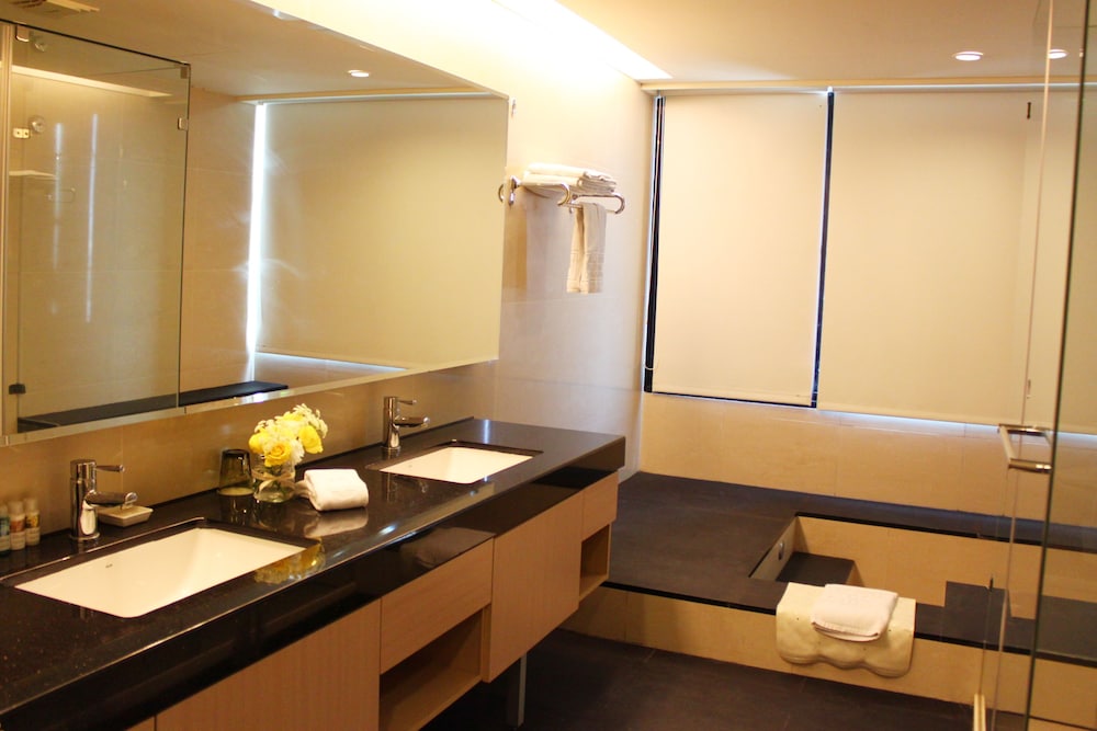 Golden Tulip Zhong Xin Hotel Taichung 61/63