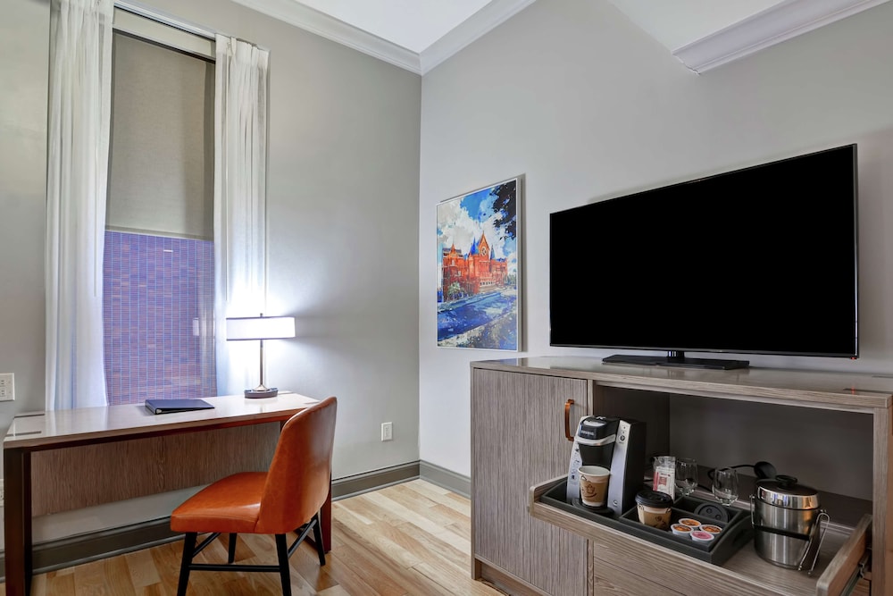 The Cincinnatian Hotel, Curio Collection by Hilton 47/49