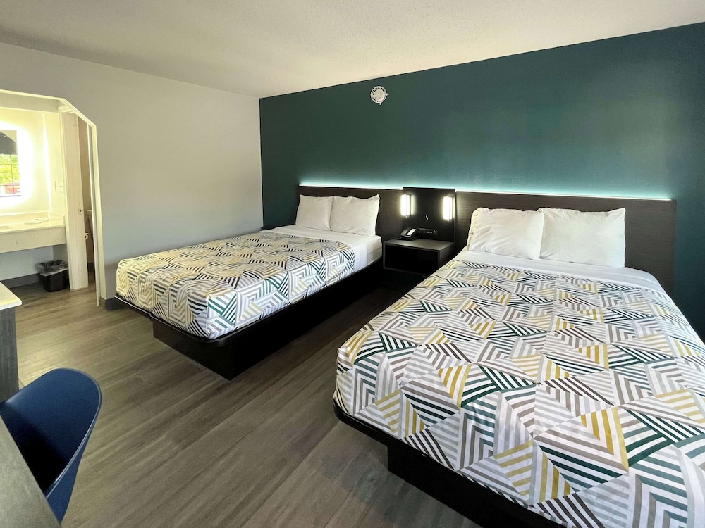 STANDARD, 2 DOUBLE BEDS