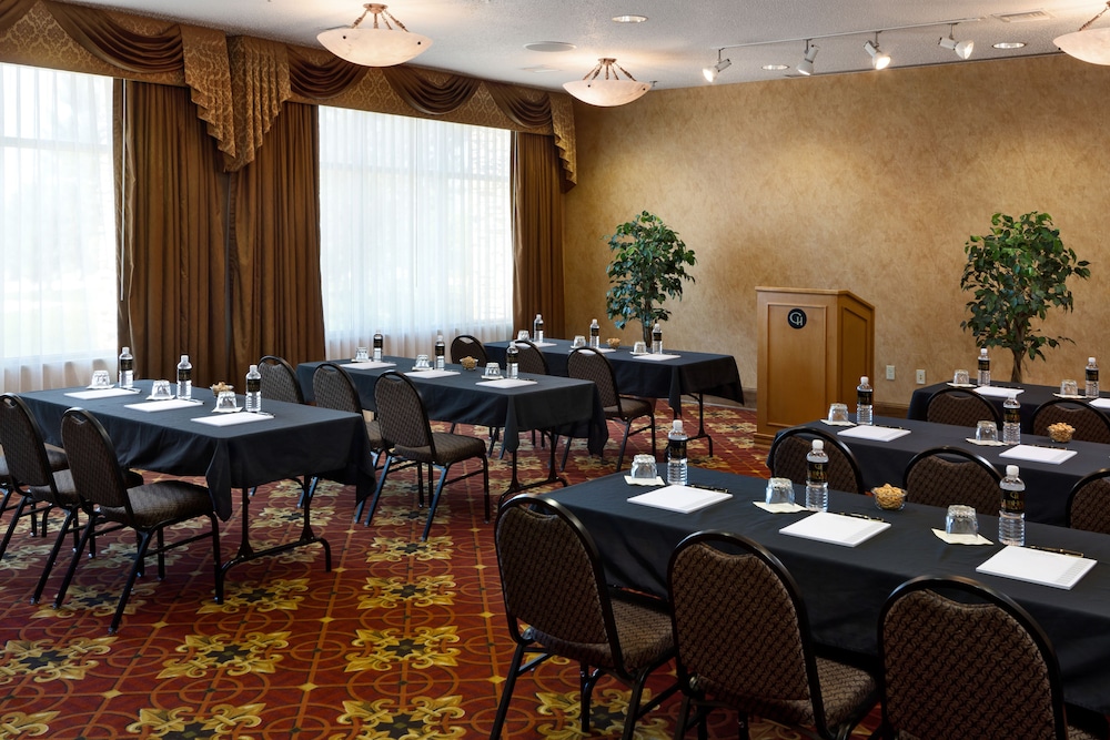Clubhouse Hotel Suites Sioux Falls 59/67