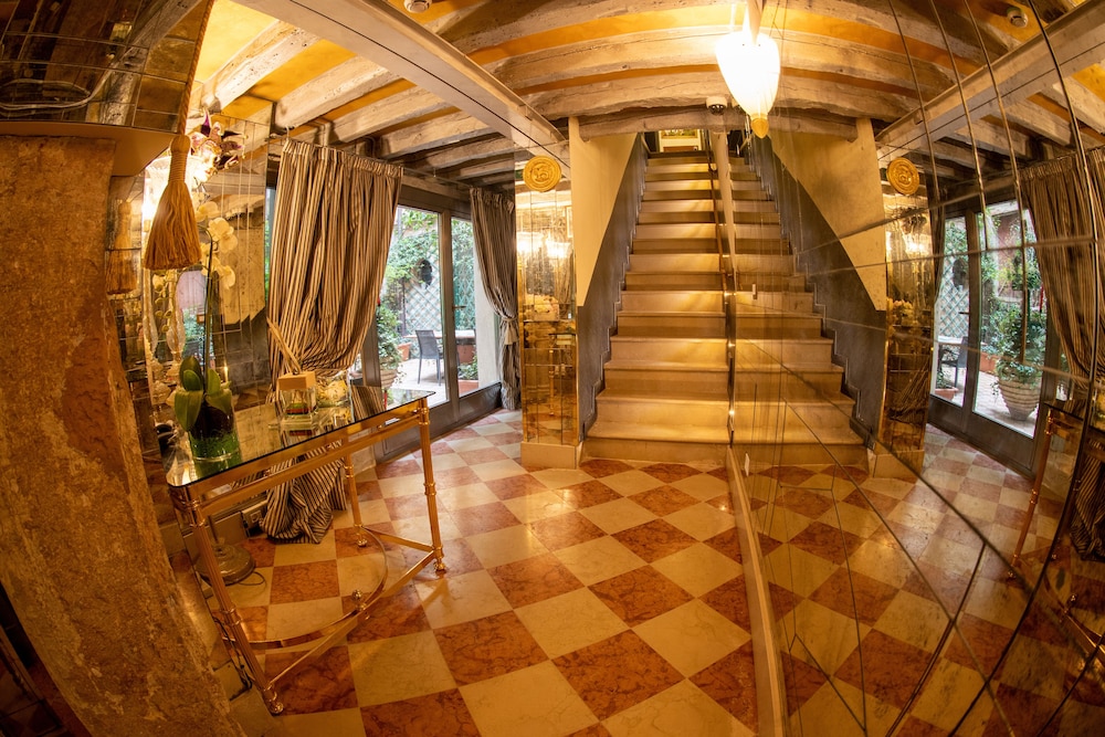 Ca Dell Arte Hotel 62/71