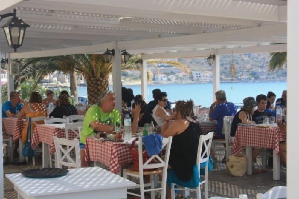 ITILO TRADITIONAL HOTEL 49/68