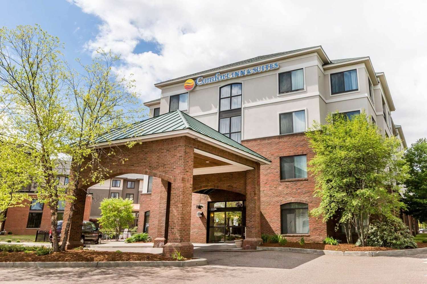 Comfort Inn & Suites South Burlington near University 2/24