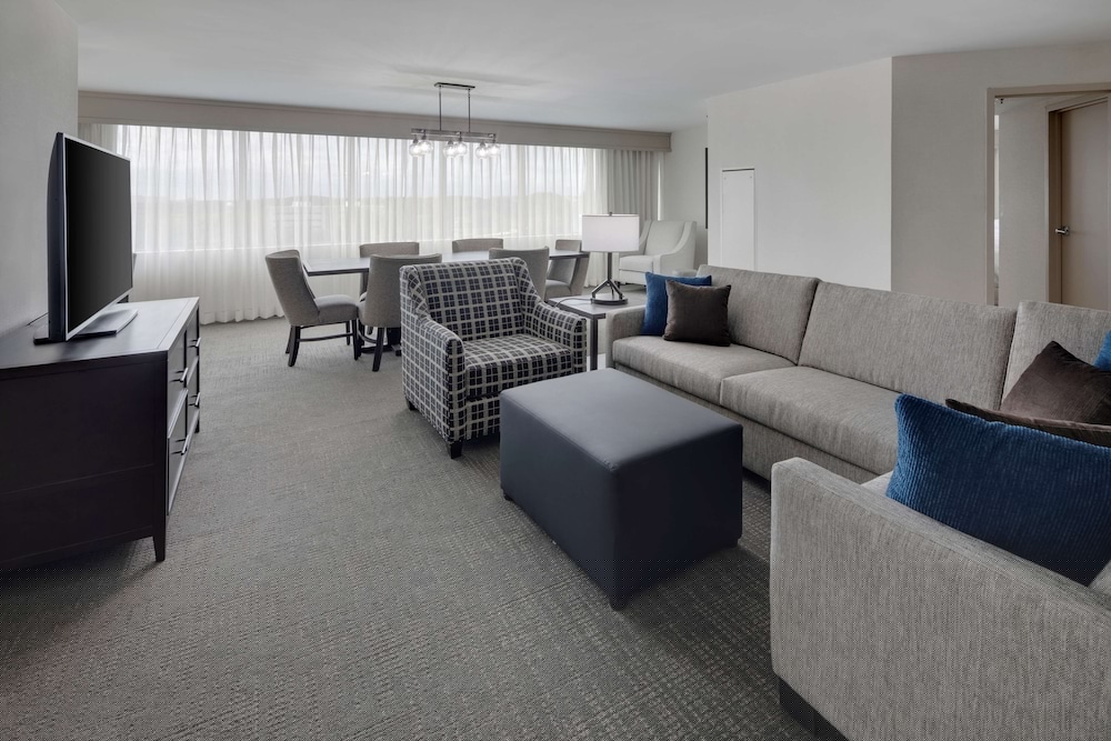 Embassy Suites by Hilton Detroit Troy Auburn Hills 39/77