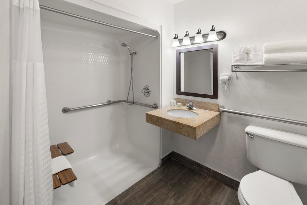 SYLO Hotel Denver Airport, a Ramada by Wyndham 53/57